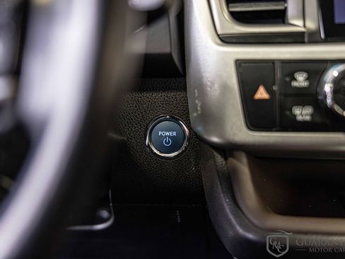 Used 2019 Toyota Highlander XLE image 28