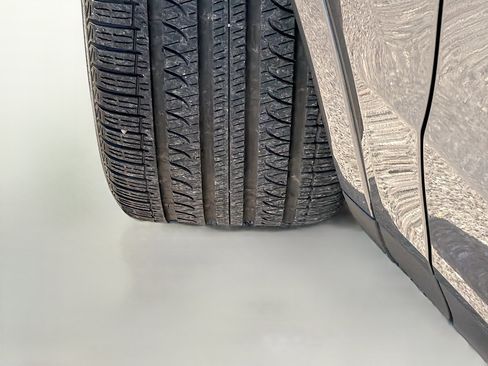 Used 2025 Porsche Cayenne Coupe image 44