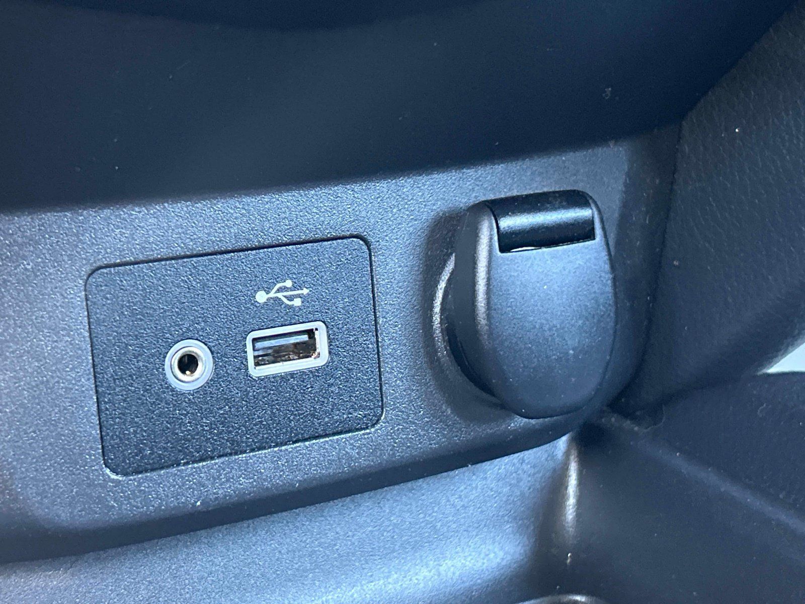 Used 2018 Nissan Rogue S AWD/4WD image 22