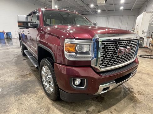 Used 2015 GMC Sierra 2500 Denali image 3