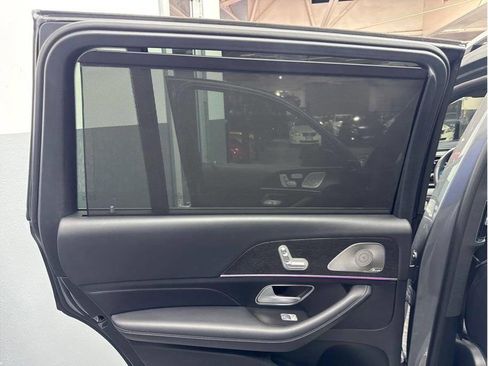 Used 2021 Mercedes-Benz GLS 450 4MATIC image 21