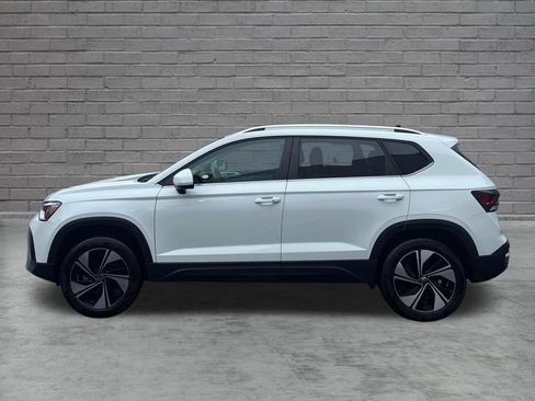 Used 2026 Volkswagen Taos SE AWD/4WD image 4