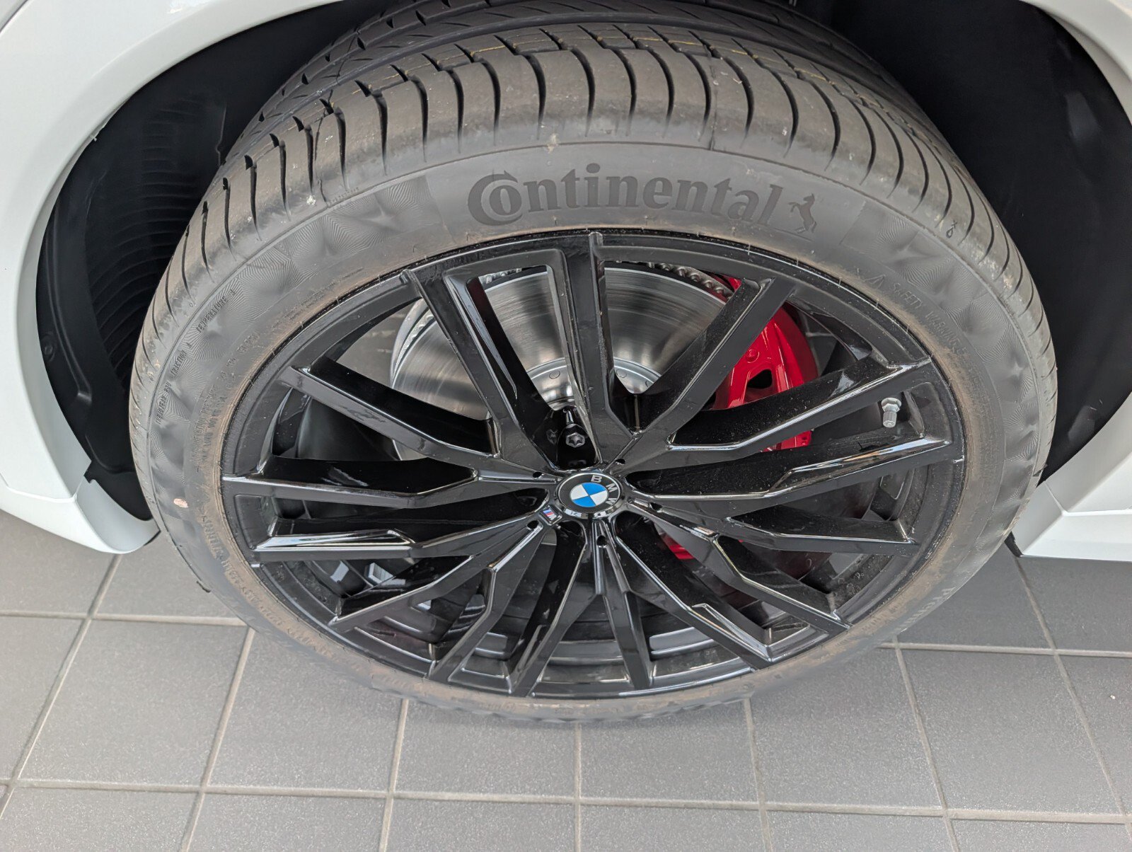 New 2027 BMW X6 xDrive40i w/ Climate Comfort Package AWD/4WD image 9