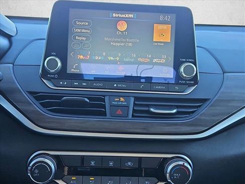 Used 2025 Nissan Altima 2.5 SV image 14