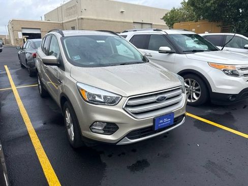 Certified 2018 Ford Escape SE w/ SE Sync 3 Package AWD/4WD image 2