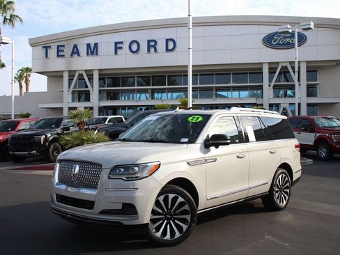 Certified 2023 Lincoln Navigator Reserve AWD/4WD image 2