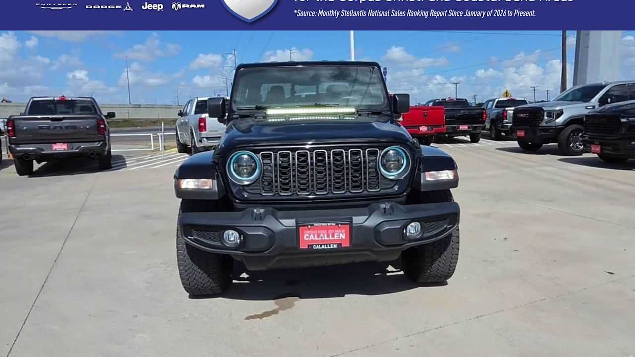 Used 2025 Jeep Gladiator Sport AWD/4WD image 3