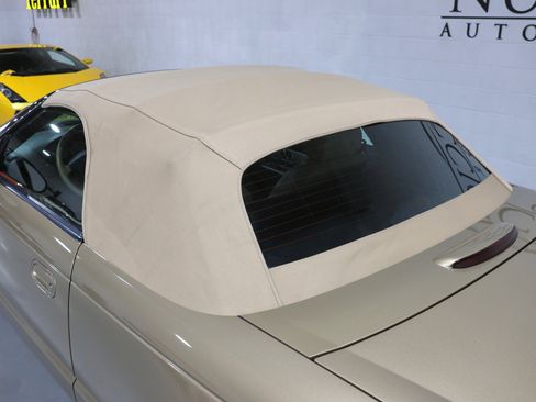 Used 2005 Ford Thunderbird image 37