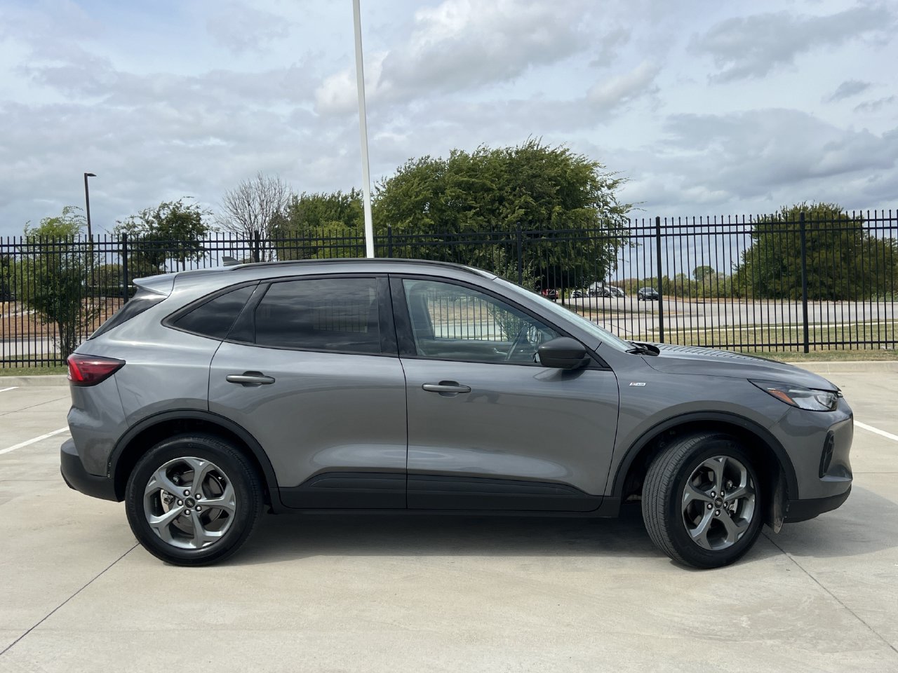 Used 2025 Ford Escape ST-Line AWD/4WD image 3