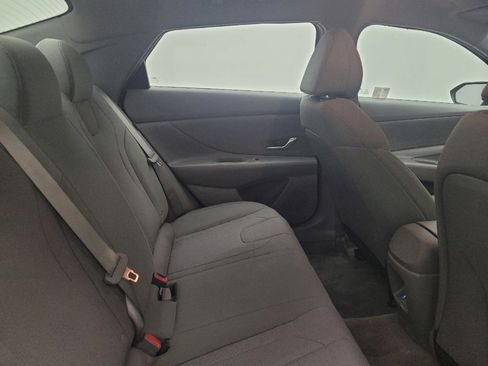 Used 2024 Hyundai Elantra SE FWD image 19