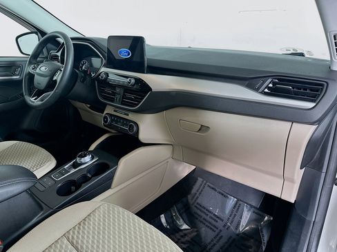 Used 2022 Ford Escape SE w/ Cold Weather Package image 27
