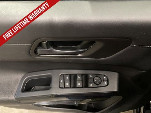 Used 2025 Nissan Pathfinder SV FWD image 27