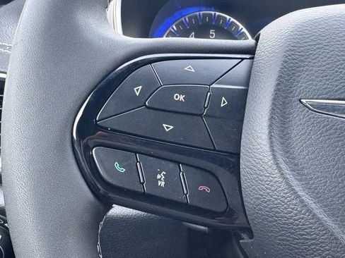 Used 2023 Chrysler Pacifica Limited w/ Uconnect Theater Family Group AWD/4WD image 8