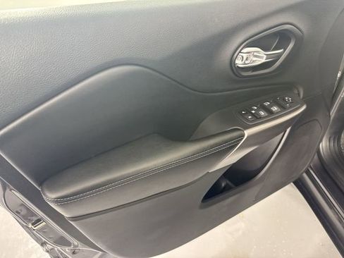 Used 2021 Jeep Cherokee Latitude Plus image 17