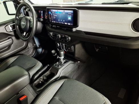 Used 2025 Jeep Gladiator Sport AWD/4WD image 13