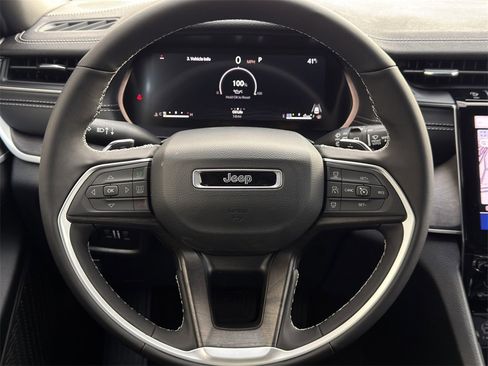 New 2025 Jeep Grand Cherokee Limited image 12