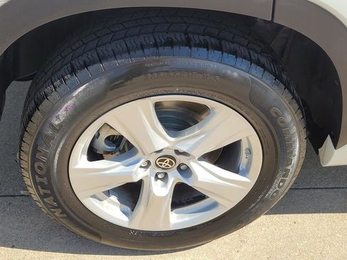 Used 2023 Toyota Highlander LE image 6