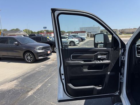 Used 2024 RAM 2500 Big Horn w/ Bed Utility Group image 11