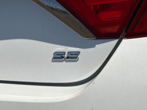 Used 2016 Toyota Camry SE FWD image 29