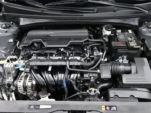 Used 2025 Hyundai Elantra Sport FWD image 15