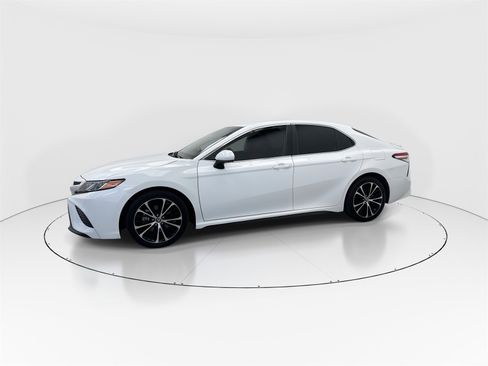 Used 2020 Toyota Camry SE image 4
