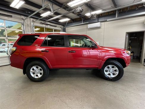 Used 2014 Toyota 4Runner SR5 AWD/4WD image 6