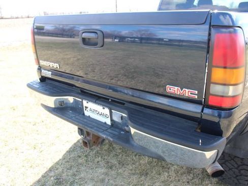 Used 2005 GMC Sierra 2500 SLT w/ Heavy-Duty Power Package image 11