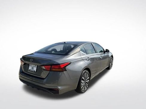 Used 2025 Nissan Altima 2.5 SV FWD image 3