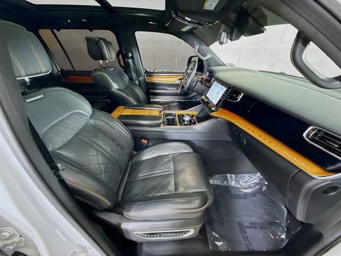 Used 2023 Jeep Grand Wagoneer Series III image 31