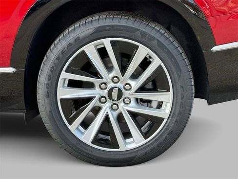 New 2026 Cadillac Vistiq Luxury image 12