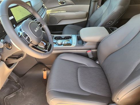 New 2026 Kia Carnival EX image 9