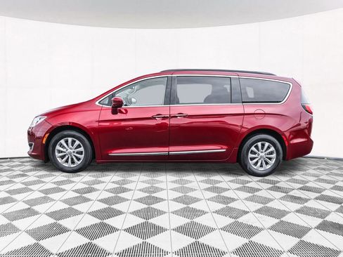 Used 2017 Chrysler Pacifica Touring-L image 14