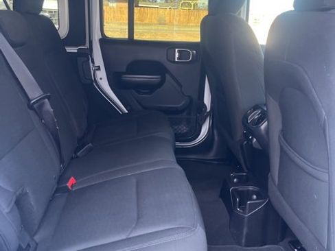 Used 2018 Jeep Wrangler Unlimited Sport S image 9