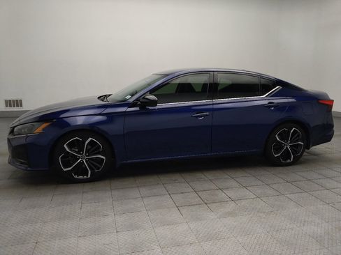 Used 2024 Nissan Altima 2.5 SR FWD image 2