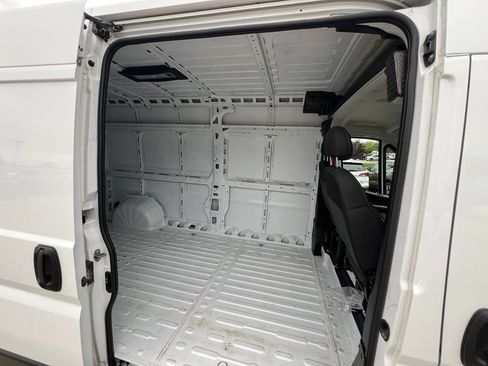 Used 2025 RAM ProMaster 2500 w/ Convenience Group FWD image 21