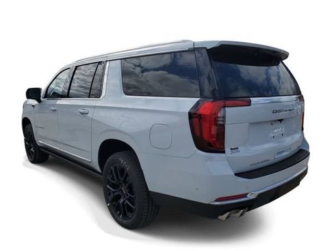 New 2026 GMC Yukon XL Denali w/ Sun & Power Step Package AWD/4WD image 4