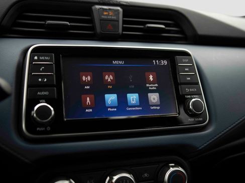 Used 2023 Nissan Versa SV image 8