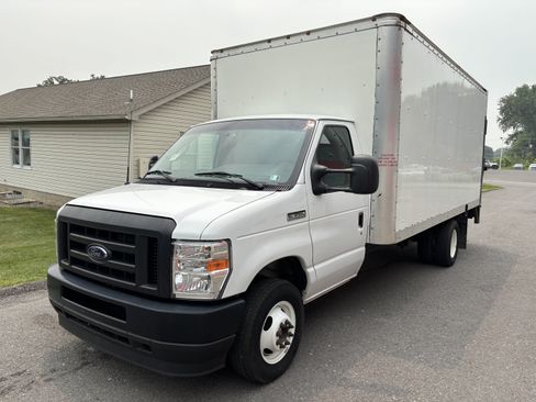 Used 2024 Ford E-350 and Econoline 350 Super Duty RWD image 7