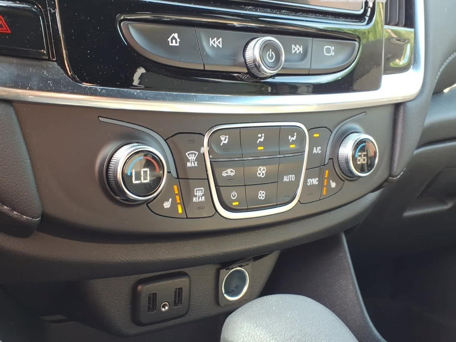 Used 2023 Chevrolet Traverse LT FWD image 18