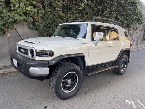 Used 2013 Toyota FJ Cruiser 4WD image 4