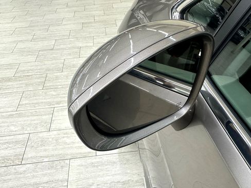 Used 2018 Chrysler Pacifica Touring-L Plus image 14