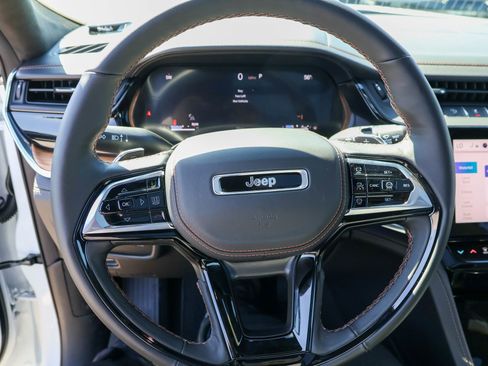 New 2026 Jeep Grand Cherokee Summit image 32