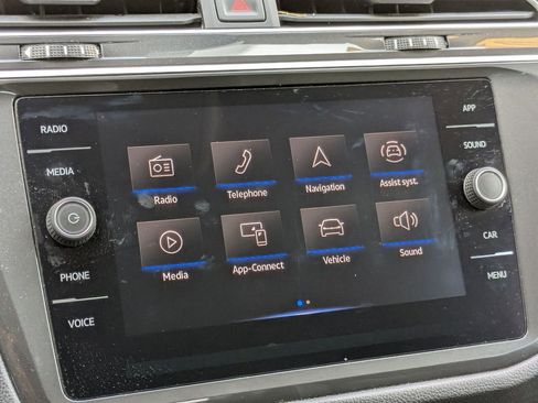 Used 2024 Volkswagen Tiguan SE AWD/4WD image 19