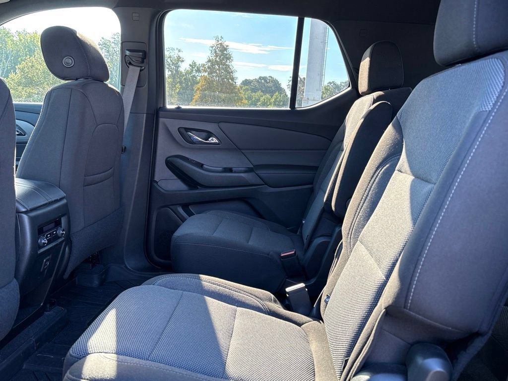 Used 2023 Chevrolet Traverse LT FWD image 25