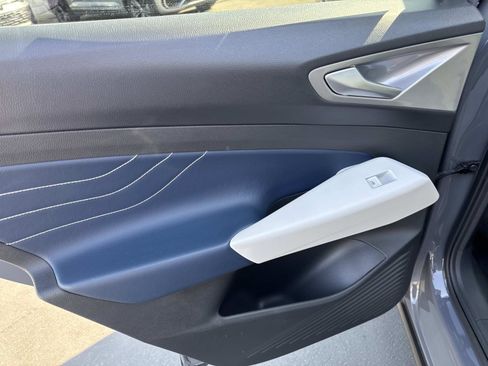 Used 2023 Volkswagen ID.4 Pro S image 9