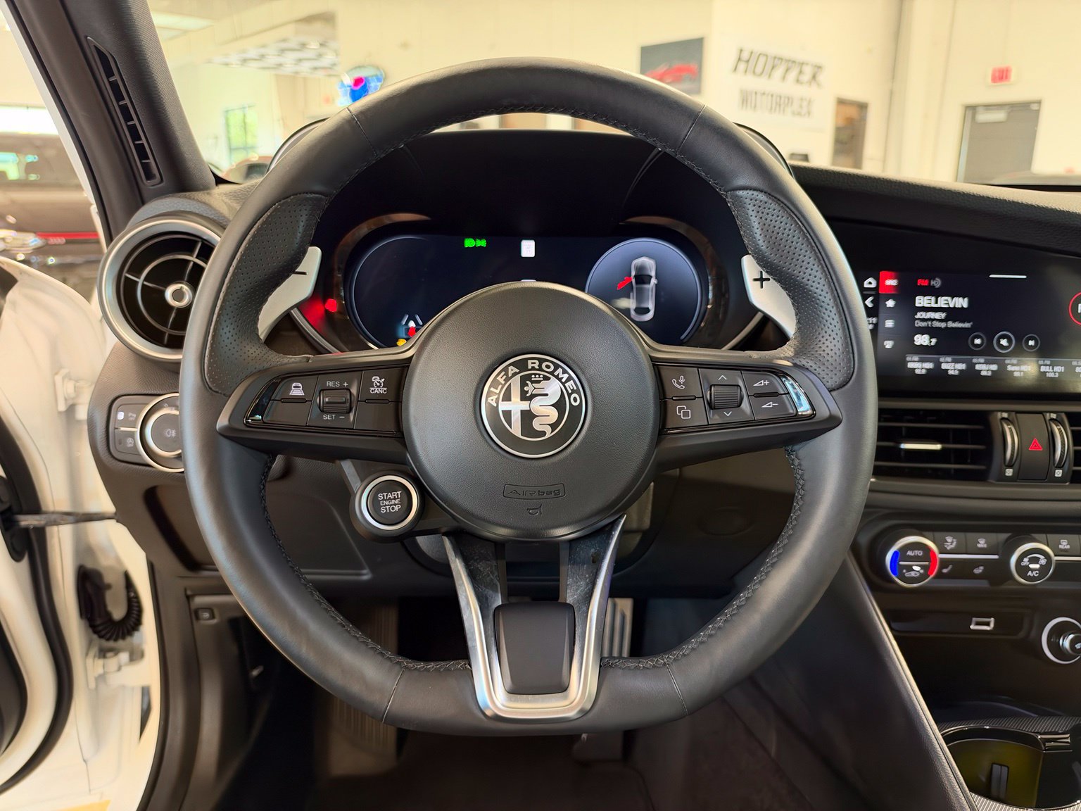 Used 2025 Alfa Romeo Giulia RWD image 14