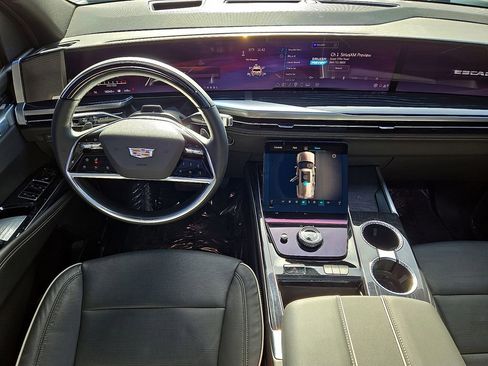 Used 2025 Cadillac Escalade Sport w/ Touring Package image 18