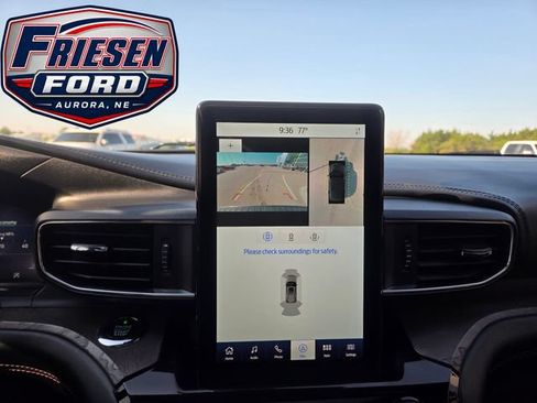 Used 2021 Ford Explorer Platinum w/ Equipment Group 601A AWD/4WD image 21