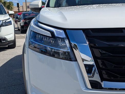Used 2024 Nissan Pathfinder SV image 9