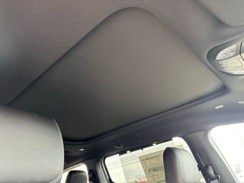 New 2026 Chrysler Pacifica Select image 8